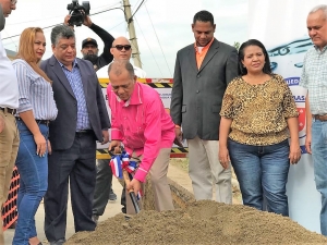 Director de CORAASAN deja iniciado trabajos para llevar m&aacute;s agua a varios sectores de Santiago