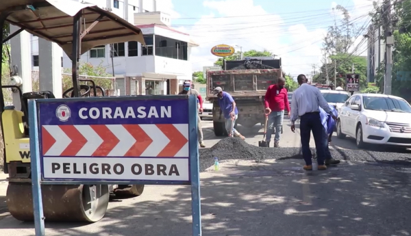 Coraasan lleva a cabo plan de bacheo en vías intervenidas en Santiago