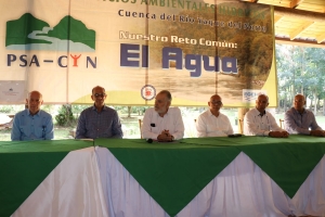 Medio Ambiente, Coraasan y Egehid entregan incentivos a campesinos por conservaci&oacute;n de recursos naturales