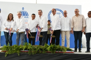 Presidente deja iniciadas obras de soluciones de agua potable y aguas residuales en Santiago Oeste