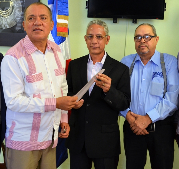 Presidente Medina entrega 100 millones de pesos para acueducto de Cienfuegos