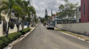 Tras 20 años de precariedades residentes en el Brisol reciben servicio de agua potable