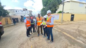 Director de Coraasan supervisa reapertura de la calle Padre Las Casas tras concluir trabajos en colector de aguas residuales